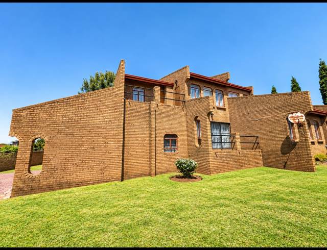 4 BEDROOM HOUSE FOR SALE IN REYNO RIDGE